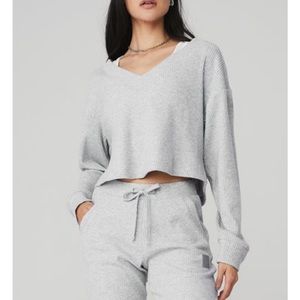 Alo Yoga Muse v-neck pullover